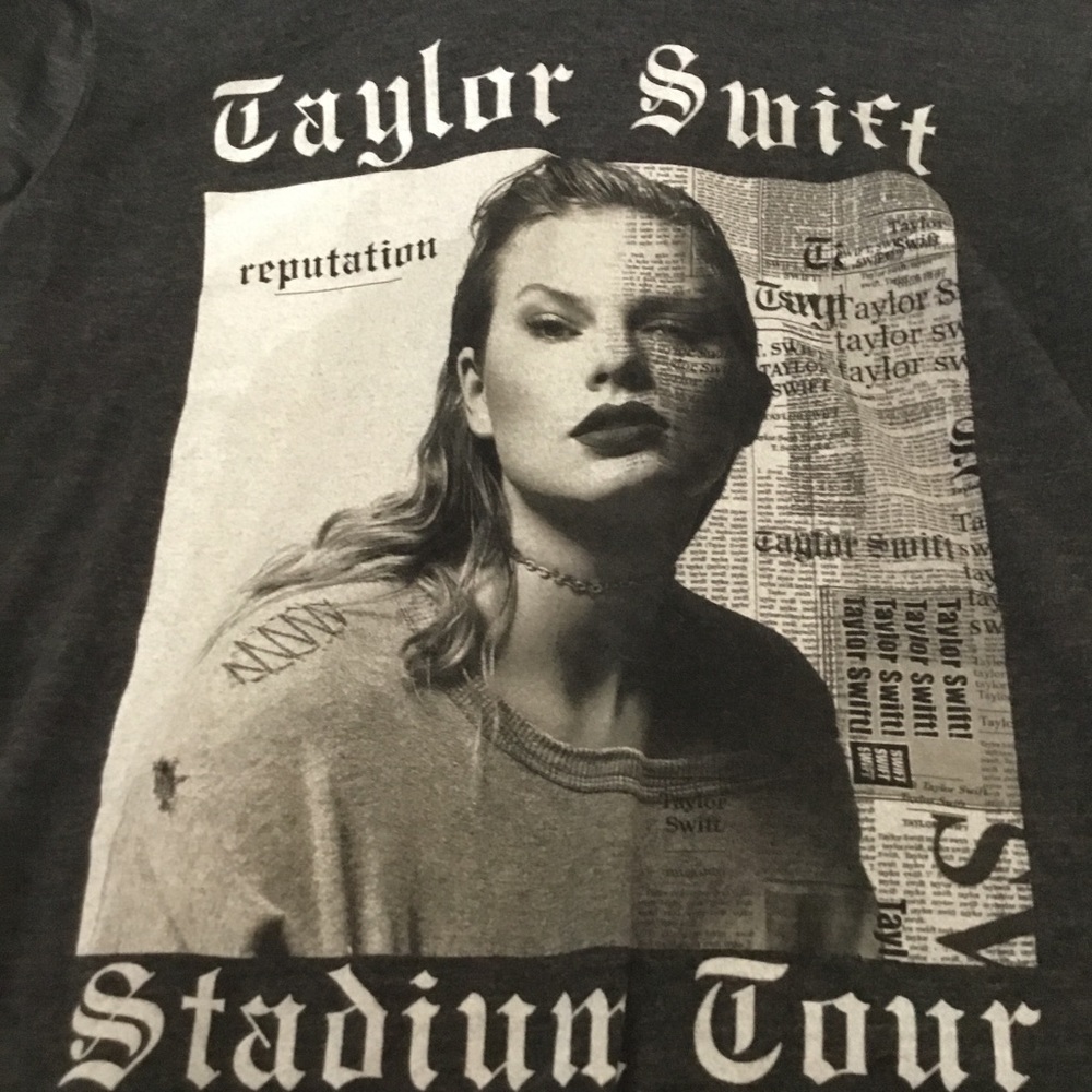Taylor Swift Women’s Gray Stadium Tour Tee Size S EUC